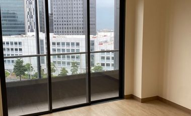 Last 4 Bedroom Penthouse with Roof Terrace and Pool For Sale in Albany BGC