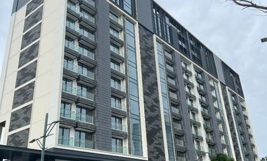 Last 4 Bedroom Penthouse with Roof Terrace and Pool For Sale in Albany BGC