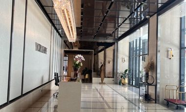 Last 4 Bedroom Penthouse with Roof Terrace and Pool For Sale in Albany BGC