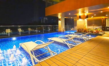 Last 4 Bedroom Penthouse with Roof Terrace and Pool For Sale in Albany BGC