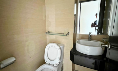 2 Bedroom Condo FOR SALE in One Central Makati across RCBC Plaza