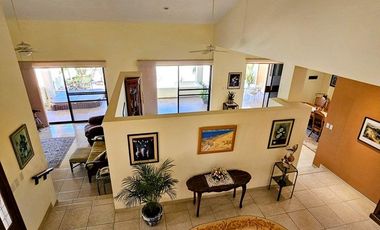 Casa en Privada Residencial con vista al Mar