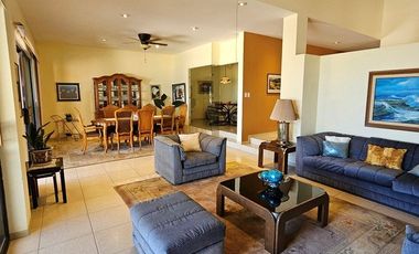 Casa en Privada Residencial con vista al Mar