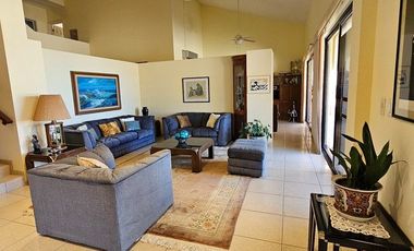 Casa en Privada Residencial con vista al Mar