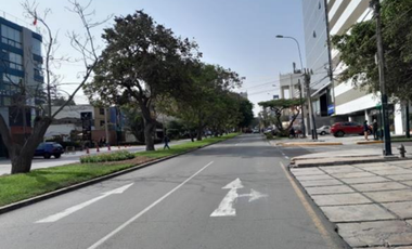 VENDO LOCAL COMERCIAL EN PLENA AV LA ENCALADA - SURCO