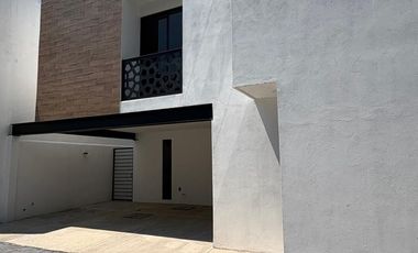 MODERNA CASA EN VENTA ZONA: ATLAHAPA