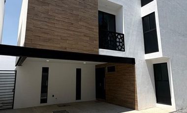 MODERNA CASA EN VENTA ZONA: ATLAHAPA