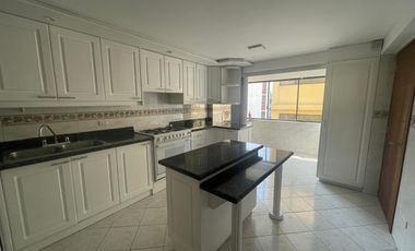 En Renta Cómodo y Amplio Departamento - El Batán