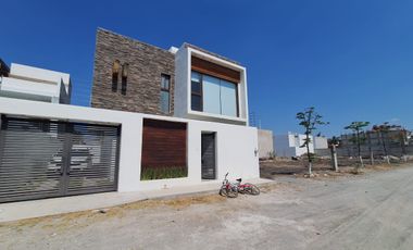 VENTA CASA EN FRACCIONAMIENTO EN TEQUESQUITENGO