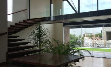 CASA EN RENTA EN EL CAMPANARIO 4 RECAMARAS