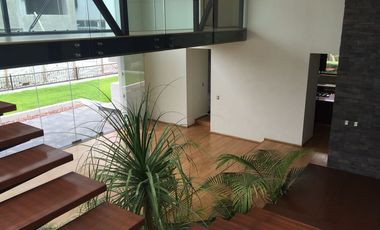 CASA EN RENTA EN EL CAMPANARIO 4 RECAMARAS