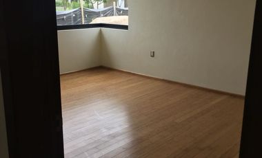 CASA EN RENTA EN EL CAMPANARIO 4 RECAMARAS