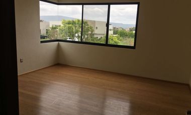 CASA EN RENTA EN EL CAMPANARIO 4 RECAMARAS