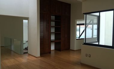 CASA EN RENTA EN EL CAMPANARIO 4 RECAMARAS