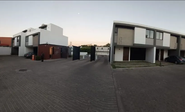 Remato Casa en Fraccionamiento Novaportalia, Paseos del Sol Zapopan