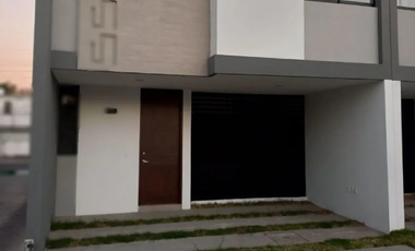 Remato Casa en Fraccionamiento Novaportalia, Paseos del Sol Zapopan