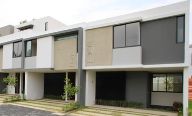 Remato Casa en Fraccionamiento Novaportalia, Paseos del Sol Zapopan