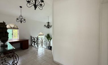 CASA EN RENTA EN FRACCIONAMIENTO LOMAS DE COCOYOC MORELOS