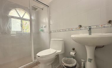 CASA EN RENTA EN FRACCIONAMIENTO LOMAS DE COCOYOC MORELOS