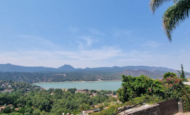CASA VALLESANA EN VENTA CON ESPECTACULAR VISTA AL LAGO
