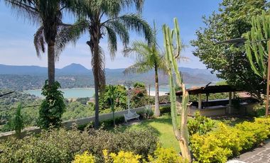 CASA VALLESANA EN VENTA CON ESPECTACULAR VISTA AL LAGO