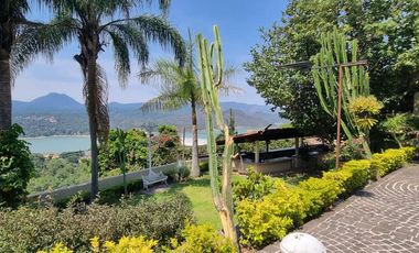 CASA VALLESANA EN VENTA CON ESPECTACULAR VISTA AL LAGO