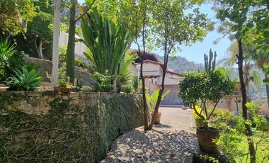 CASA VALLESANA EN VENTA CON ESPECTACULAR VISTA AL LAGO