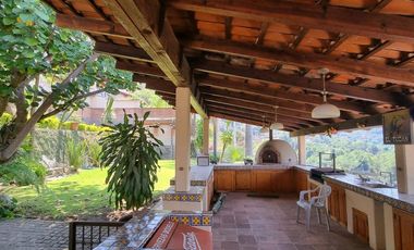 CASA VALLESANA EN VENTA CON ESPECTACULAR VISTA AL LAGO