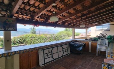 CASA VALLESANA EN VENTA CON ESPECTACULAR VISTA AL LAGO