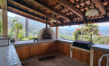 CASA VALLESANA EN VENTA CON ESPECTACULAR VISTA AL LAGO