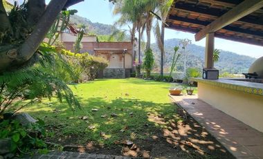 CASA VALLESANA EN VENTA CON ESPECTACULAR VISTA AL LAGO