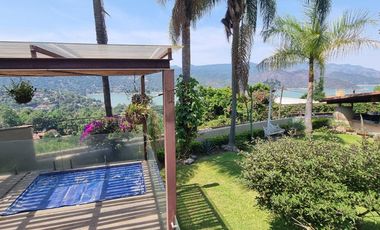 CASA VALLESANA EN VENTA CON ESPECTACULAR VISTA AL LAGO