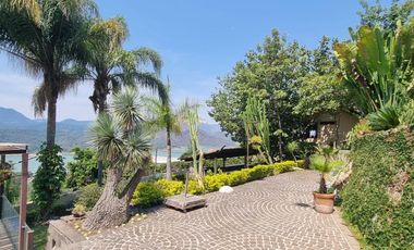 CASA VALLESANA EN VENTA CON ESPECTACULAR VISTA AL LAGO