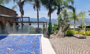 CASA VALLESANA EN VENTA CON ESPECTACULAR VISTA AL LAGO