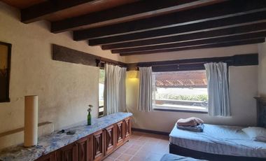 CASA VALLESANA EN VENTA CON ESPECTACULAR VISTA AL LAGO