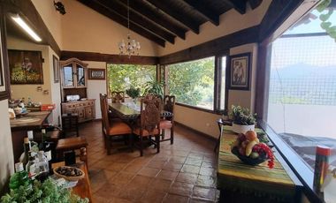 CASA VALLESANA EN VENTA CON ESPECTACULAR VISTA AL LAGO