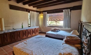 CASA VALLESANA EN VENTA CON ESPECTACULAR VISTA AL LAGO