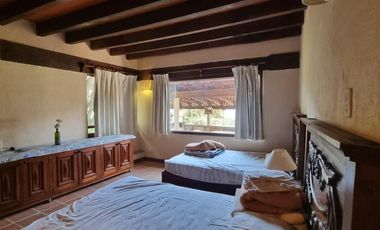 CASA VALLESANA EN VENTA CON ESPECTACULAR VISTA AL LAGO