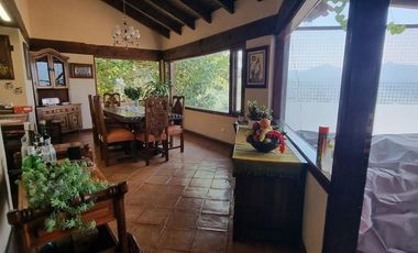 CASA VALLESANA EN VENTA CON ESPECTACULAR VISTA AL LAGO