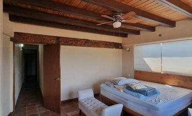 CASA VALLESANA EN VENTA CON ESPECTACULAR VISTA AL LAGO