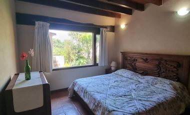 CASA VALLESANA EN VENTA CON ESPECTACULAR VISTA AL LAGO