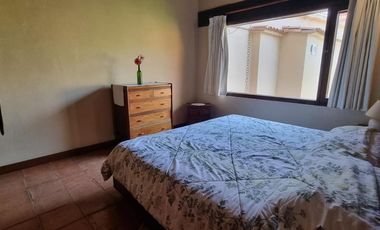 CASA VALLESANA EN VENTA CON ESPECTACULAR VISTA AL LAGO