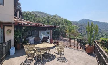 CASA VALLESANA EN VENTA CON ESPECTACULAR VISTA AL LAGO