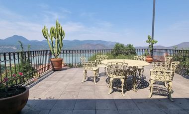 CASA VALLESANA EN VENTA CON ESPECTACULAR VISTA AL LAGO
