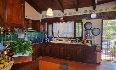 CASA VALLESANA EN VENTA CON ESPECTACULAR VISTA AL LAGO
