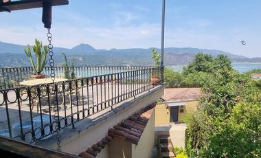 CASA VALLESANA EN VENTA CON ESPECTACULAR VISTA AL LAGO