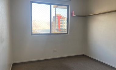 SE VENDE DEPTO EN EDIF. REINA ISIDORA.
