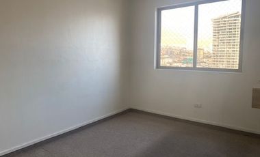 SE VENDE DEPTO EN EDIF. REINA ISIDORA.
