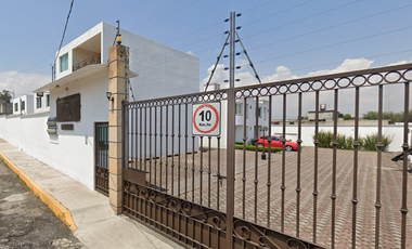 Casa en venta en Residencial El Bayo, calle Tepetongo, Pueblo Tecaxic, Toluca, Edo. de México