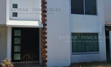 Bella casa en venta ubicada en circuito viñedos en Bosques de San Juan